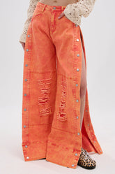 ABOVE AVERAGE DISTRESSED SIDE SNAP JEANS
