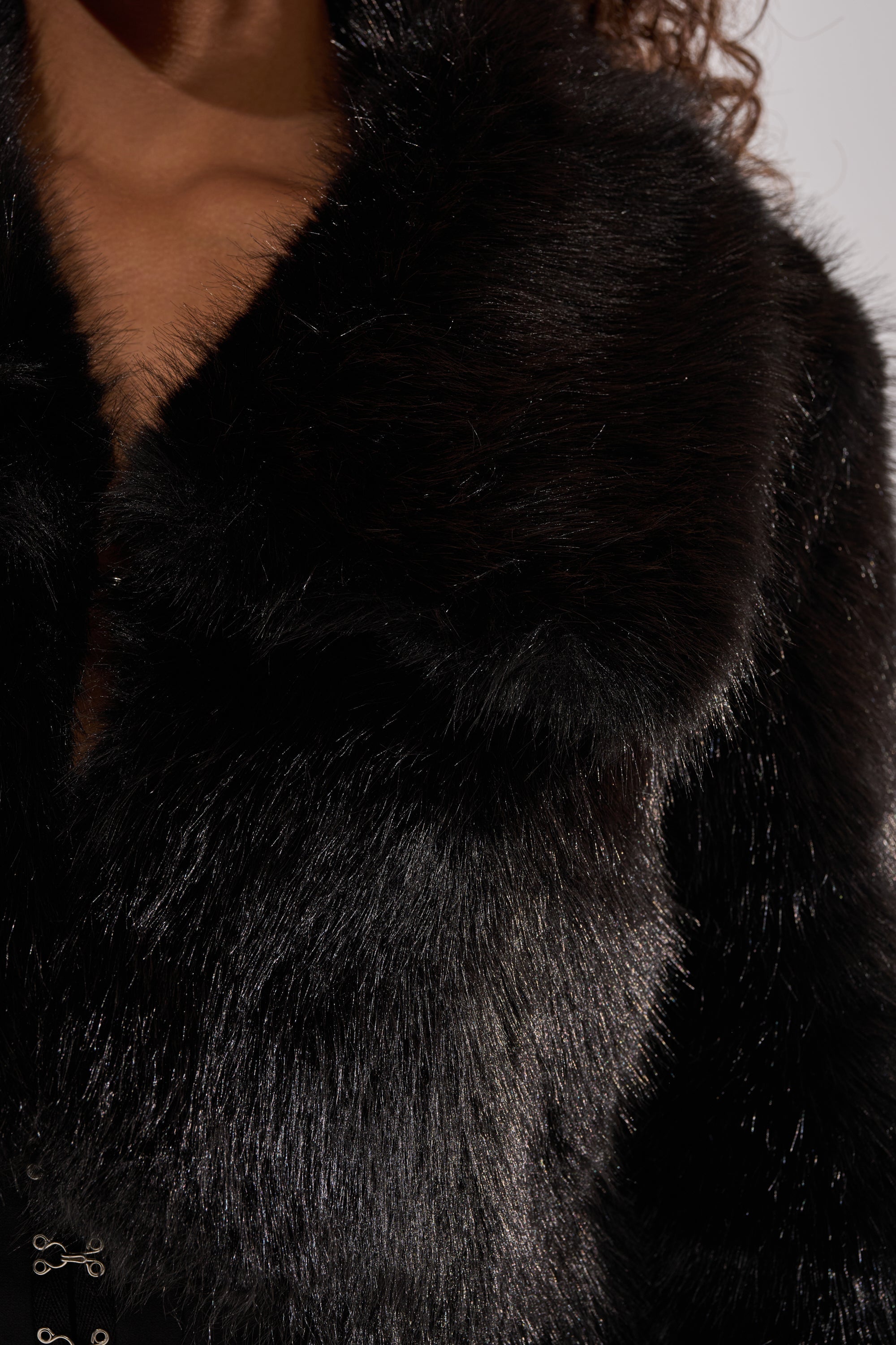 CADENCE FAUX FUR IN BLACK