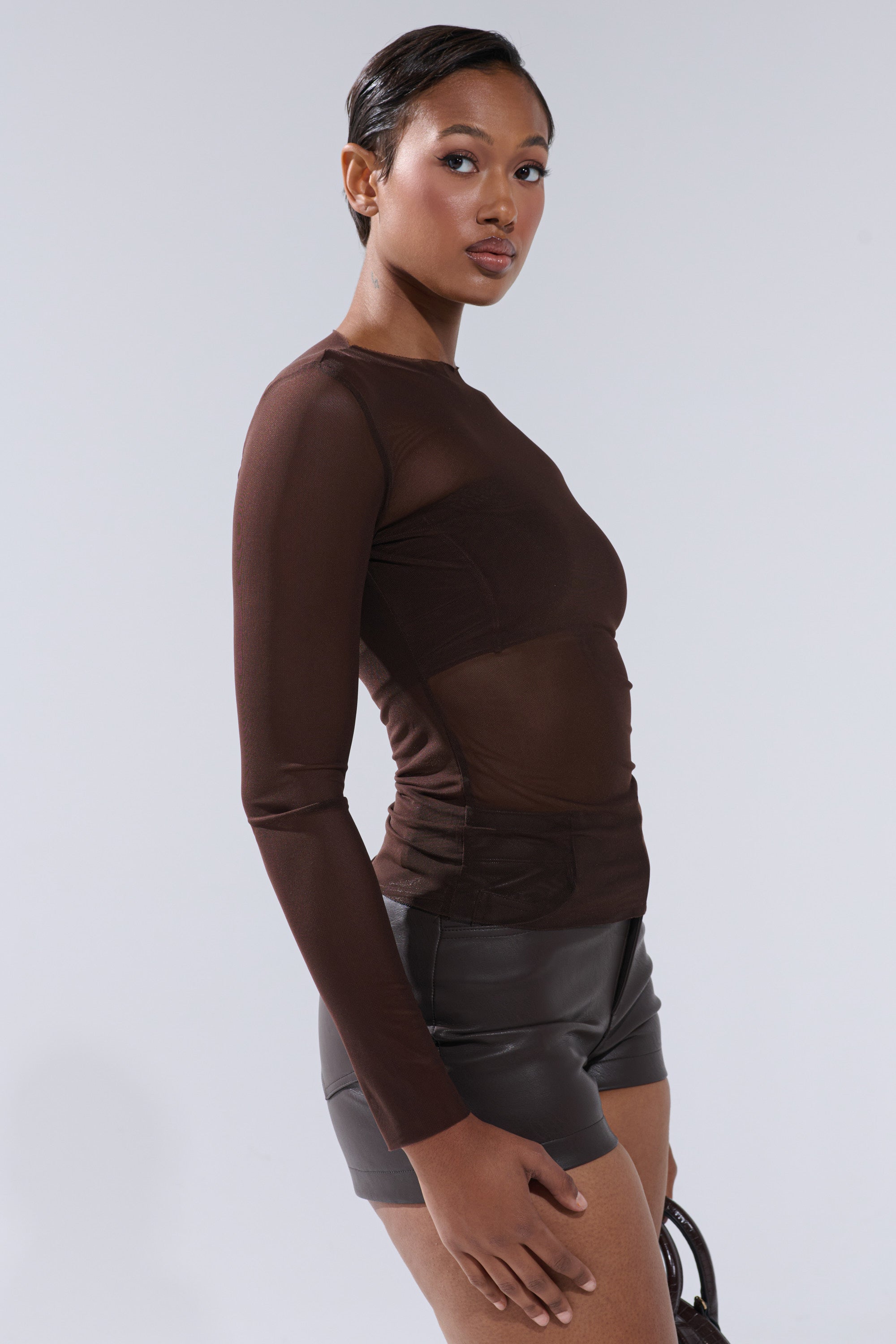 PAXTON RAW HEM LONG SLEEVE MESH TEE IN CHOCOLATE BROWN