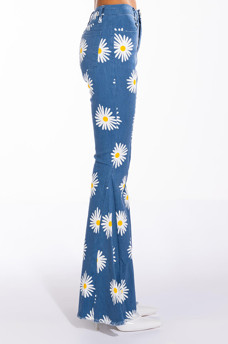 COMING UP DAISIES PRINTED FLARED JEAN